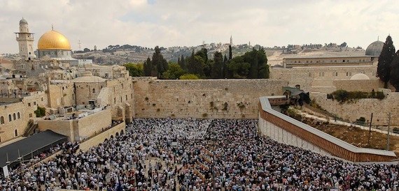 Western Wall prayer area filled during Sukkot